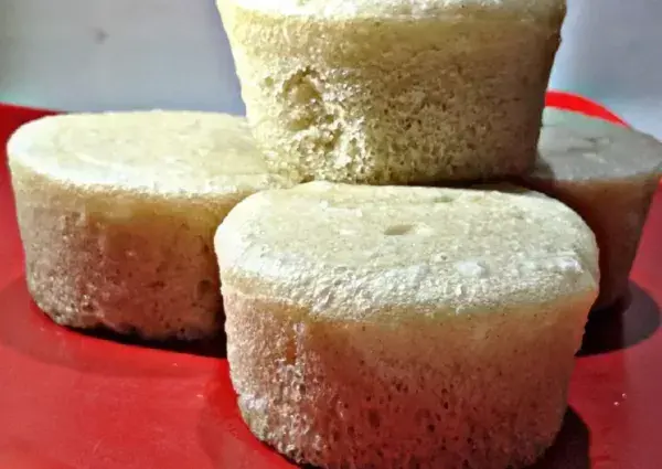 Alkubus, a Hausa steamed wheat bread from Northern Nigeria, served with miyan taushe