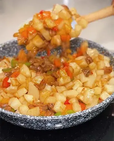 Gizpotato, Nigerian gizzards with diced potato, carrot and bell peppers