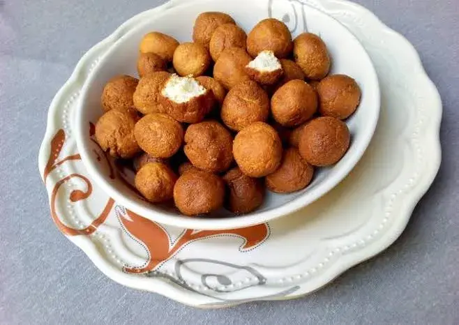 Gullisuwa, a crisp Hausa fried pastry from Northern Nigeria made with wheat flour and ground peanuts