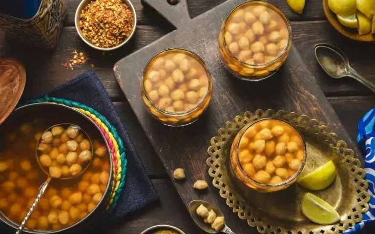 Halabessa, Egyptian chickpea soup served hot in a glass