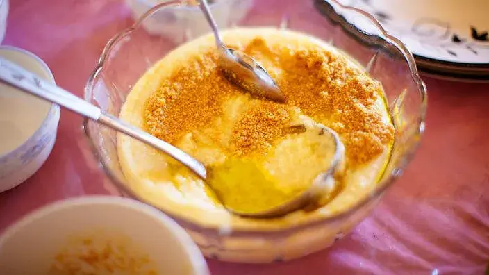 Kuindiong, Dinka sweetened semolina topped with miok