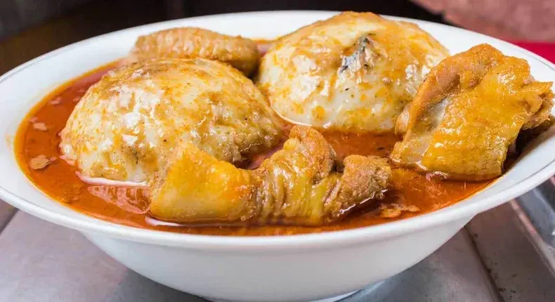 Omo tuo, Ghanaian rice balls served warm alongside groundnut soup