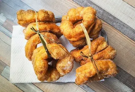 Sfenj, Moroccan ring doughnuts fried golden