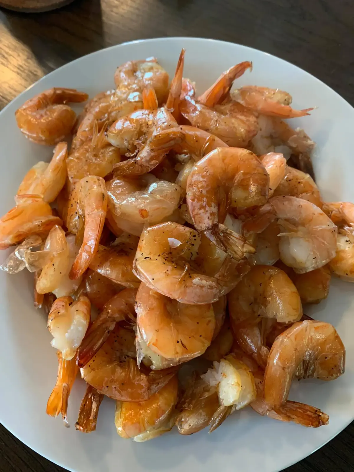 Smoked shrimp seasoned with paprika and garlic, served with lemon
