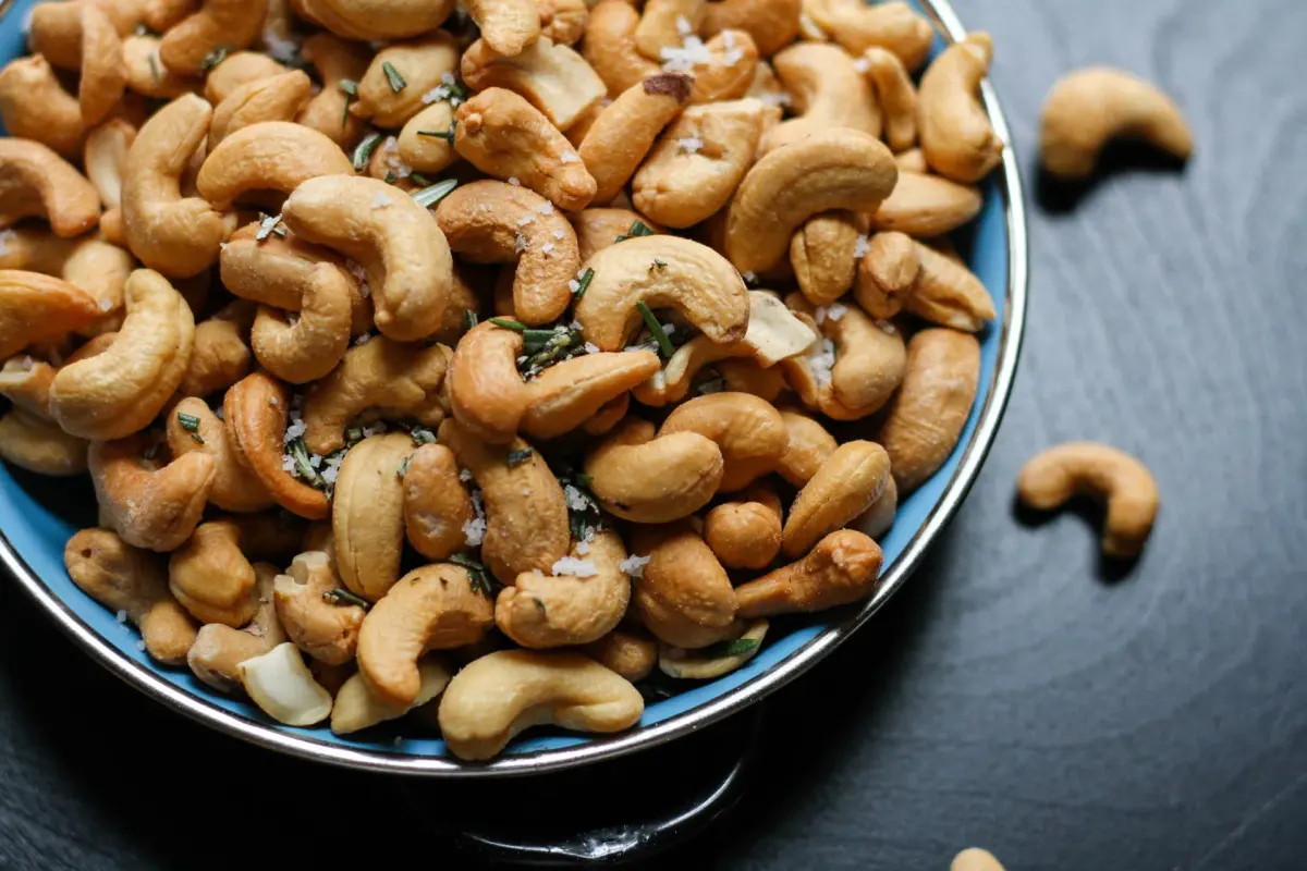 Cashew nuts - health benefits of nuts
