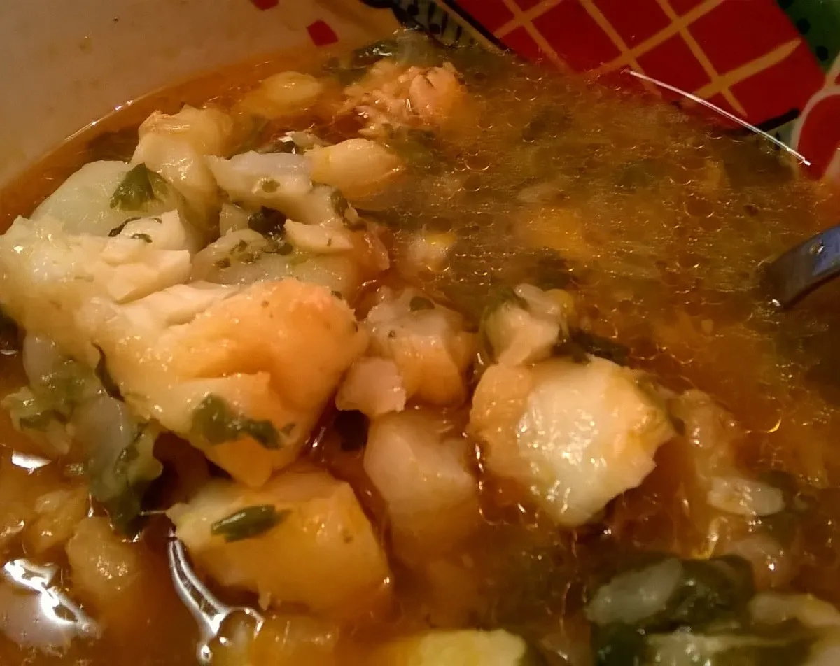 Caldo de peixe, Cape Verdean fish soup with potatoes and peppers