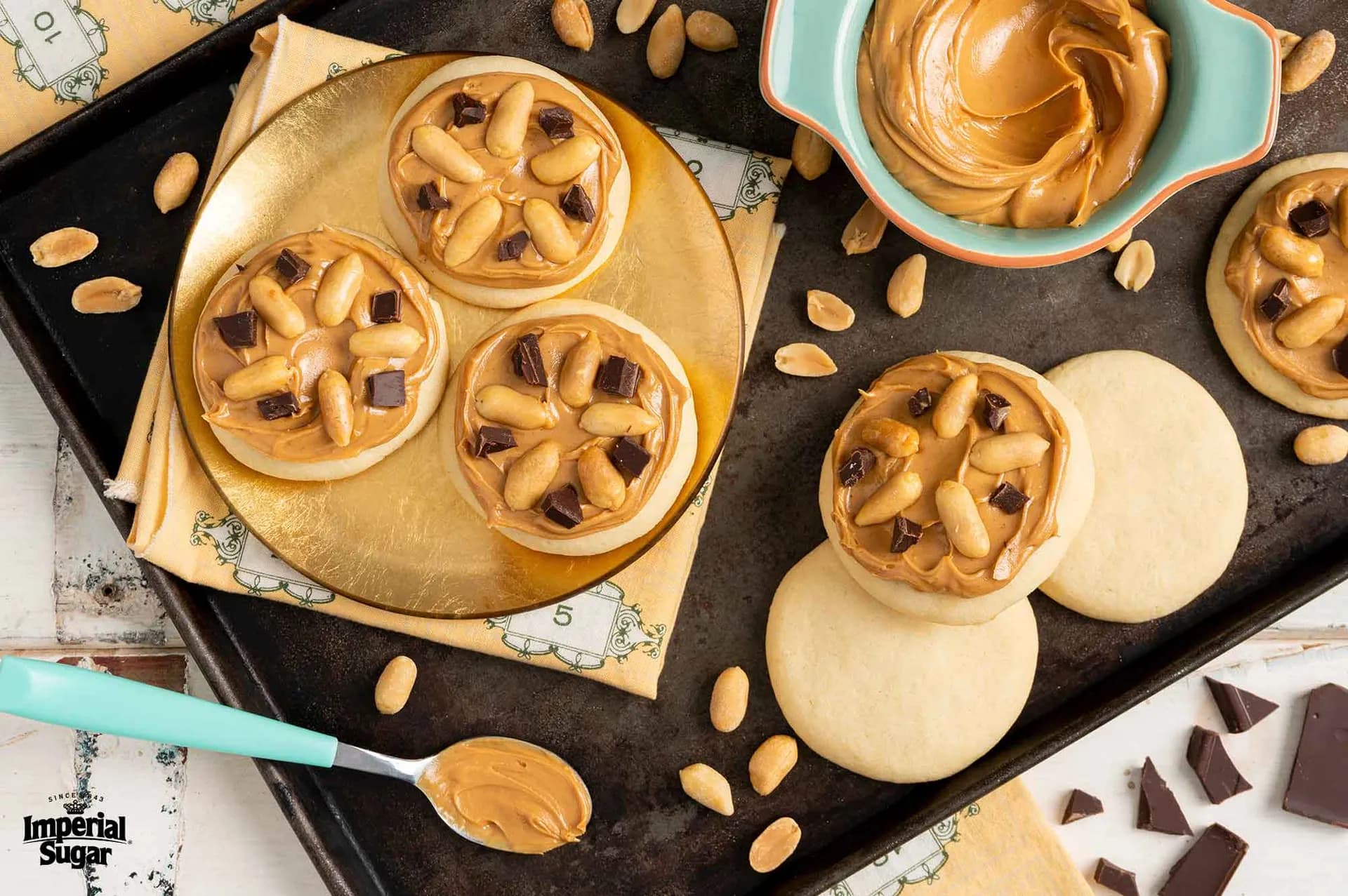 Cinq centimes, Senegalese cookies topped with peanut butter and chopped peanuts