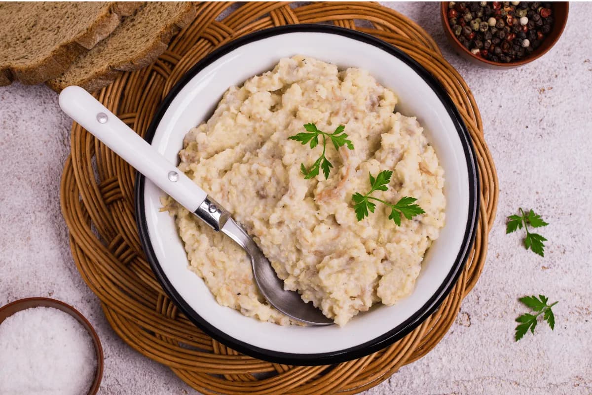 Millet porridge, a creamy breakfast porridge made from simmered millet grain