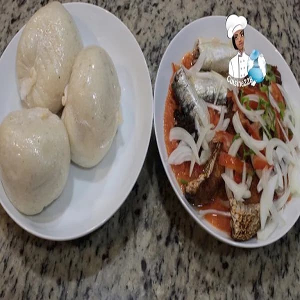 Kenkey with pepper sauce and fried fish, a Ghanaian plate of fermented maize dumplings