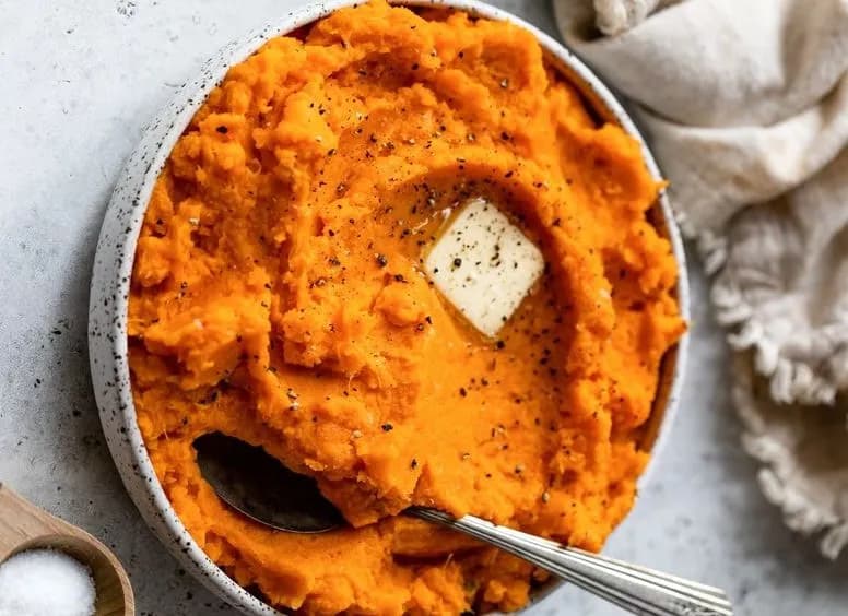 Mashed sweet potatoes with butter