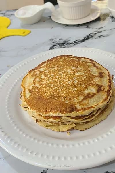 Fluffy pancakes made from ground oats and powdered milk