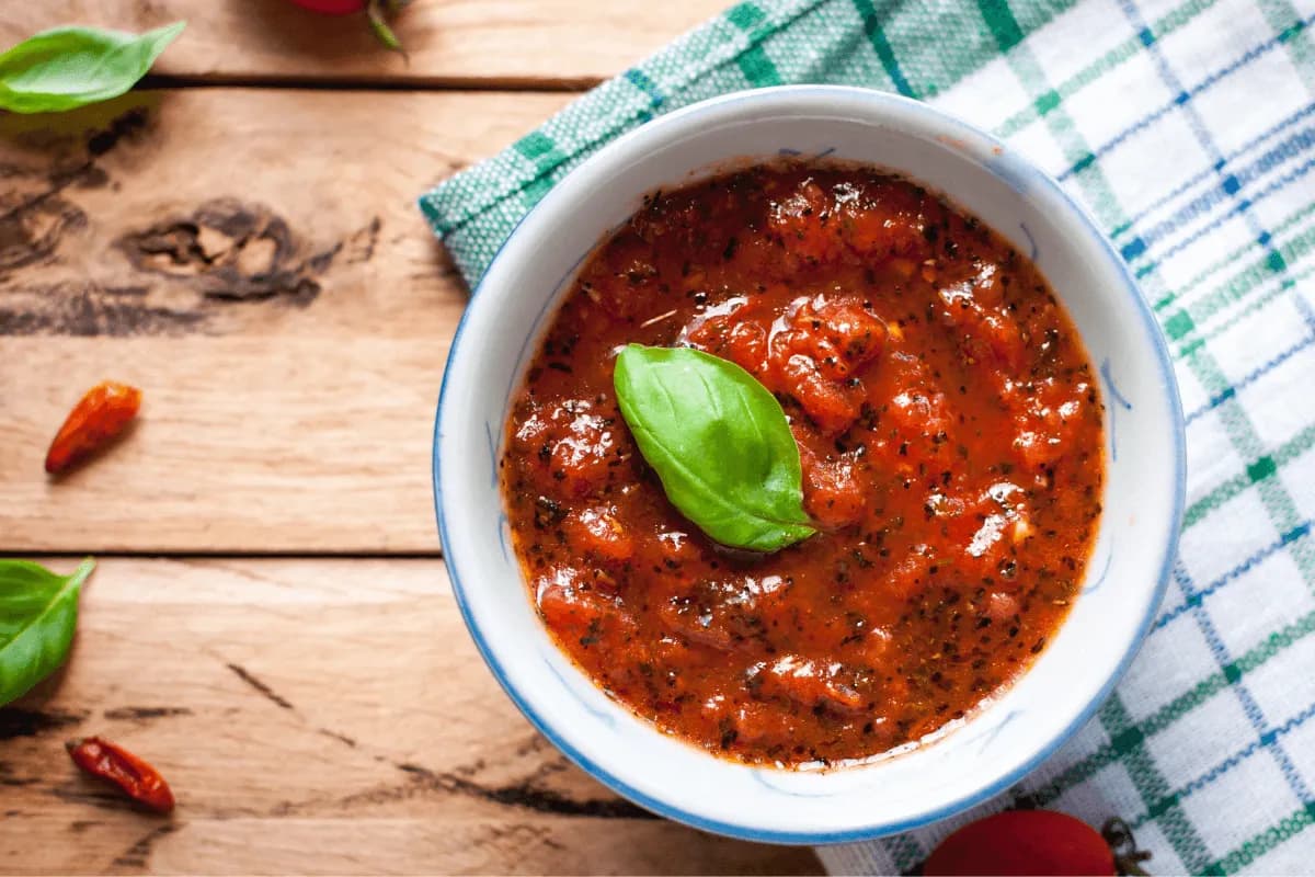 Quick pizza sauce made from tinned tomato and honey