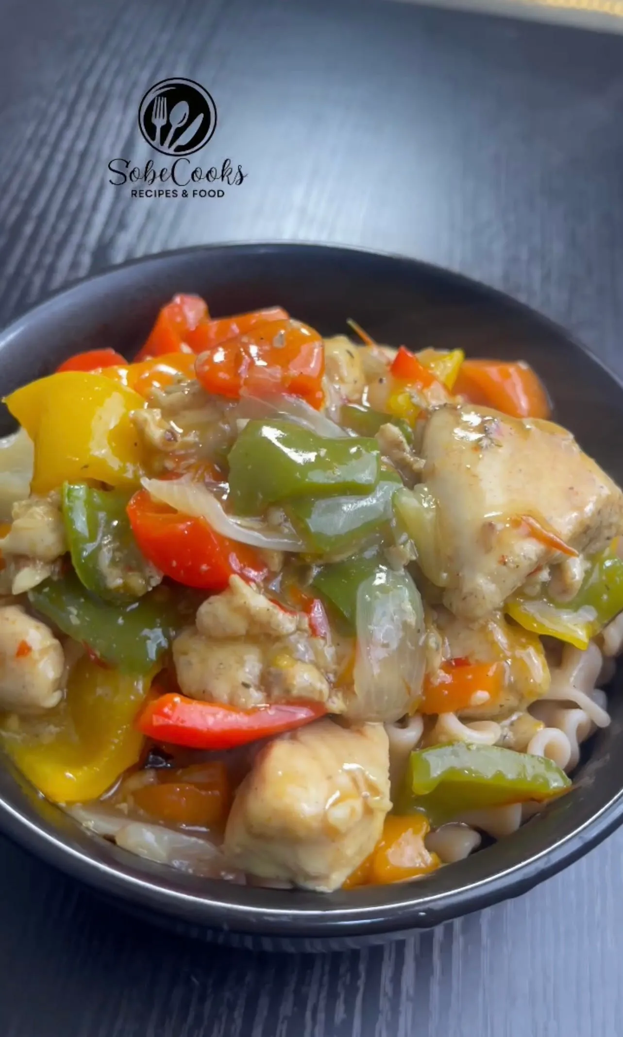 Spiced chicken curry sauce with peppers, cabbage and carrots