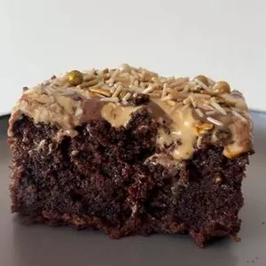 Chocolate Caramel Cake (One Bowl Recipe) 1 choco caramel cake